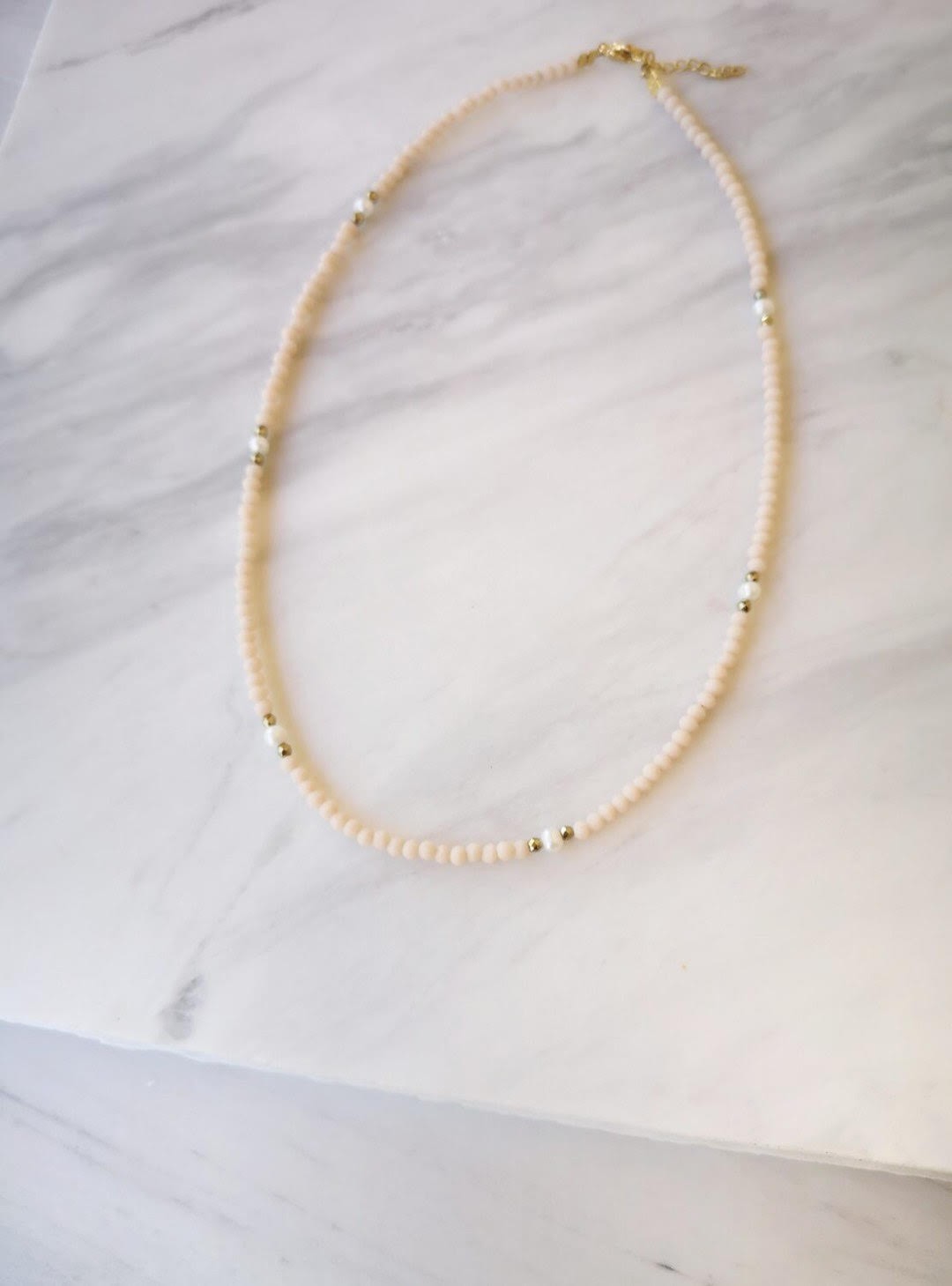 Crystal pearl beige necklace